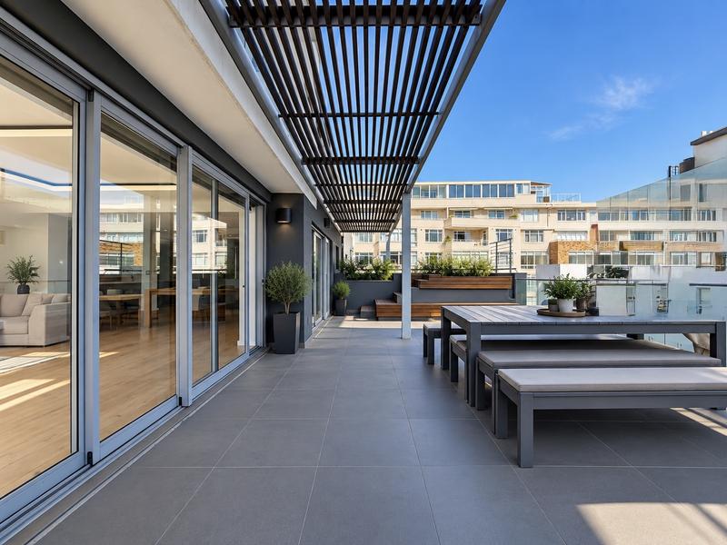 3 Bedroom Property for Sale in Sea Point Western Cape
